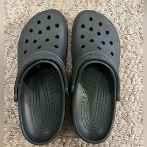 Men’s or women’s grey crocs. Size 9 men’s/ women’s 11